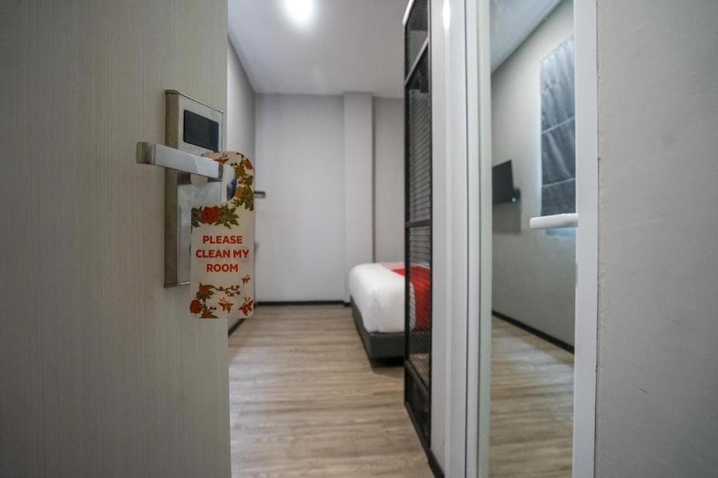 Oyo 568 Rajawali Homestay Palembang Exterior photo