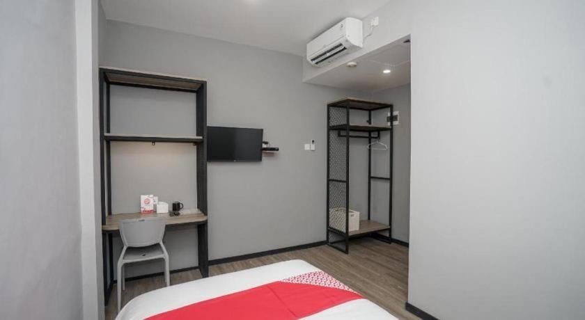 Oyo 568 Rajawali Homestay Palembang Exterior photo